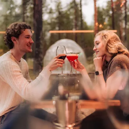 Otel Invisible Forest & Adults Only