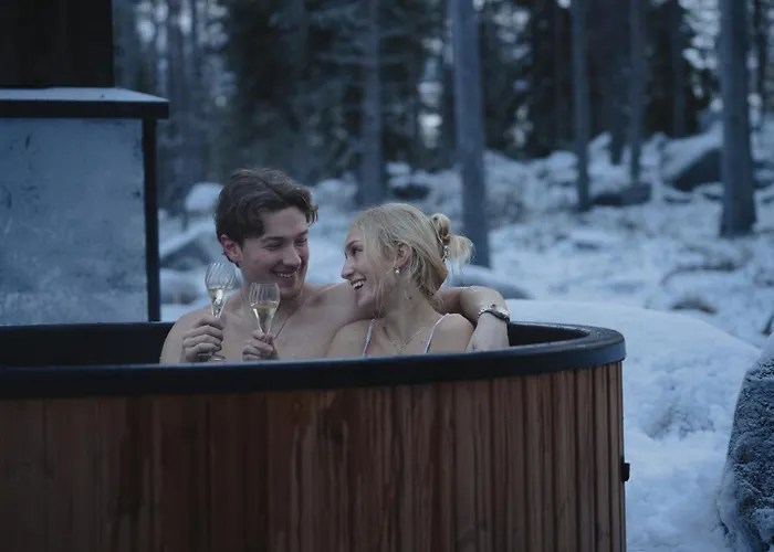 Hotel Invisible Forest & Adults Only